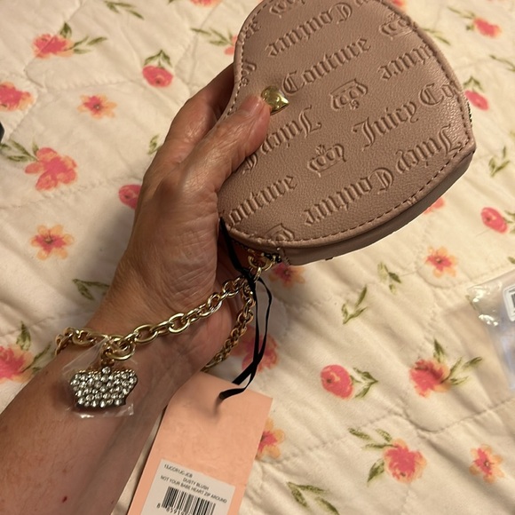 NWT Juicy Couture Not Your Babe Heart zip around wristlet - Picture 14 of 14